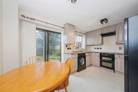 2 bedroom house to rent, Hither Farm Road, Lee