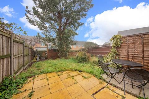 2 bedroom house to rent, Hither Farm Road, Lee