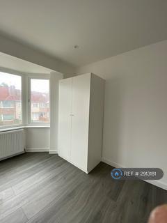 4 bedroom end of terrace house to rent, Granville Road, Uxbridge, UB10
