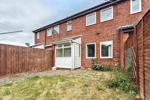 3 bedroom house share to rent, Plym Close, Aylesbury, HP21