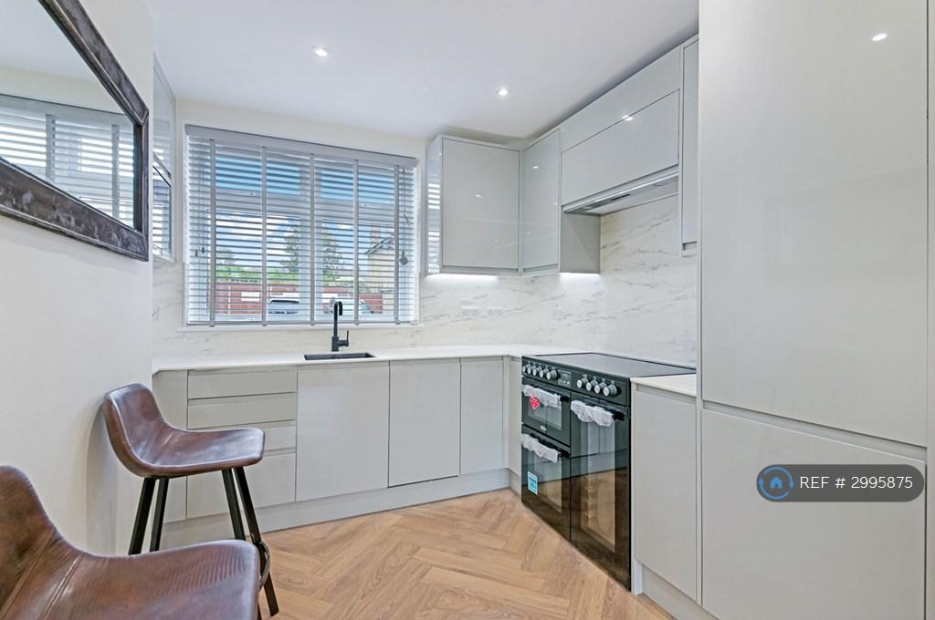 House in South Croydon - View 3