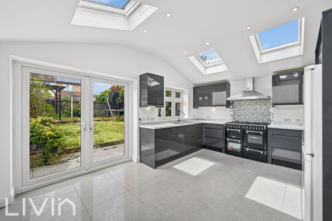 4 bedroom semi-detached house to rent, Croydon CR0