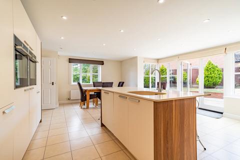 5 bedroom townhouse for sale, Colindale Street, Milton Keynes MK10