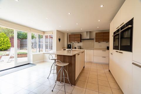 5 bedroom townhouse for sale, Colindale Street, Milton Keynes MK10
