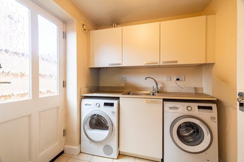 5 bedroom townhouse for sale, Colindale Street, Milton Keynes MK10