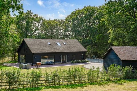 4 bedroom detached house for sale, Bethersden Road, Woodchurch, Kent, TN26