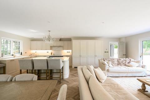 4 bedroom detached house for sale, Bethersden Road, Woodchurch, Kent, TN26