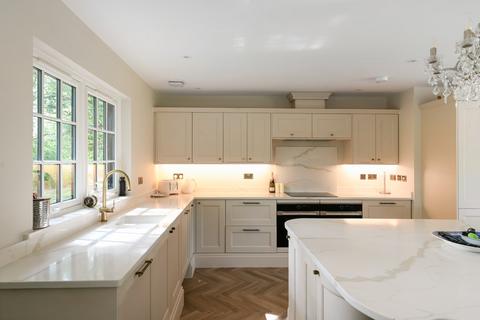 4 bedroom detached house for sale, Bethersden Road, Woodchurch, Kent, TN26