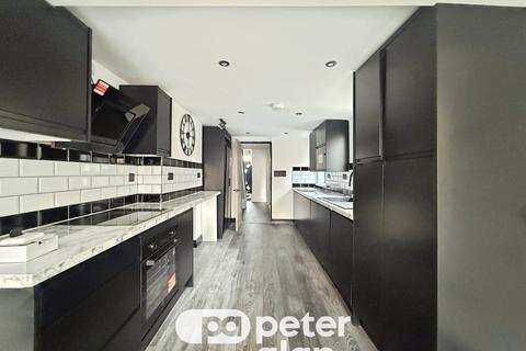 3 bedroom semi-detached house to rent, Elm Street, Cardiff, CF24
