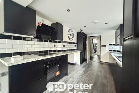 3 bedroom semi-detached house to rent, Elm Street, Cardiff, CF24