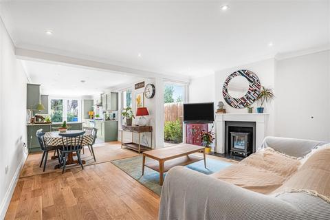 5 bedroom detached house to rent, Gibbon Road, Kingston Upon Thames KT2
