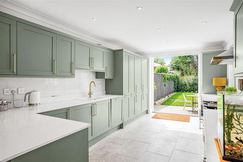 5 bedroom detached house to rent, Gibbon Road, Kingston Upon Thames KT2