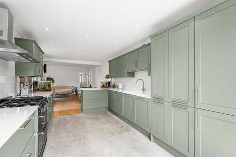 5 bedroom detached house to rent, Gibbon Road, Kingston Upon Thames KT2