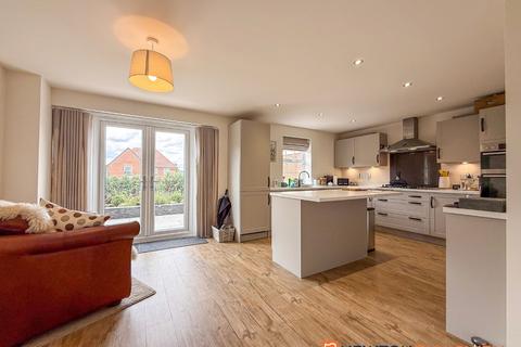 4 bedroom detached house for sale, Westland Drive, Newark NG24
