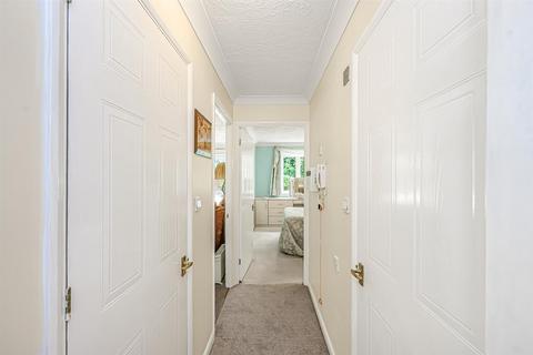 1 bedroom retirement property for sale, Kingswood Court, Chingford
