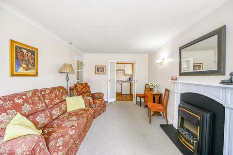 1 bedroom retirement property for sale, Kingswood Court, Chingford
