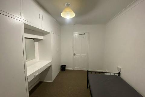 1 bedroom in a house share to rent, Cowbridge Lane, Barking IG11