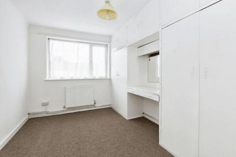 1 bedroom in a house share to rent, Cowbridge Lane, Barking IG11