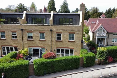 undefined, Taplow