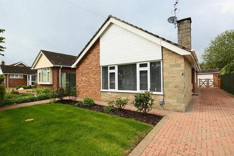 3 bedroom bungalow to rent, Fontwell Close, Maidenhead, Berkshire