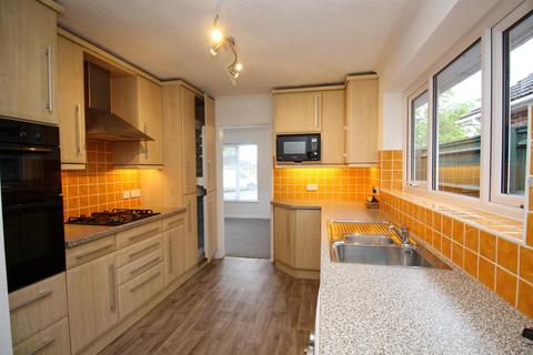 3 bedroom bungalow to rent, Fontwell Close, Maidenhead, Berkshire