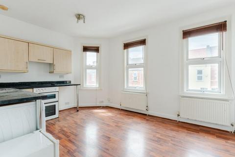 2 bedroom flat to rent, Springfield Avenue, Bristol BS7