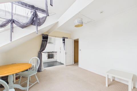 1 bedroom flat to rent, 1 Bed Third Floor Flat, 5 Carlisle Road, Bridlington, YO15 2PH