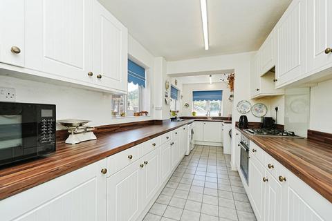 3 bedroom semi-detached house for sale, Wagtail Gardens, South Croydon, CR2