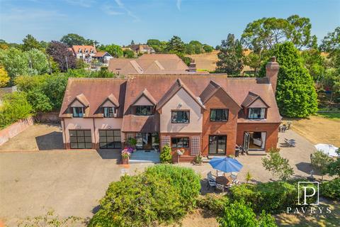 5 bedroom detached house for sale, Little Clacton Road, Great Holland, Frinton-On-Sea