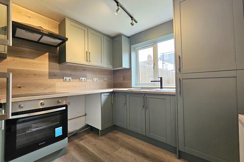 4 bedroom terraced house to rent, Dennett Road, Croydon, CR0