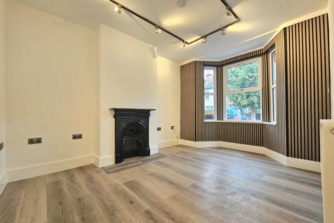 4 bedroom terraced house to rent, Dennett Road, Croydon, CR0