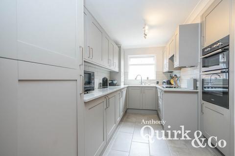 2 bedroom semi-detached bungalow for sale, Cumberland Avenue, Benfleet, SS7