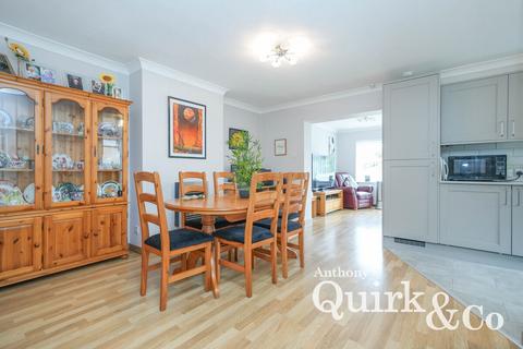 2 bedroom semi-detached bungalow for sale, Cumberland Avenue, Benfleet, SS7