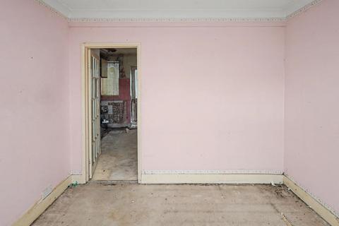 2 bedroom terraced house for sale, 25 Peartree Road, Luton, Bedfordshire, LU2 8AZ