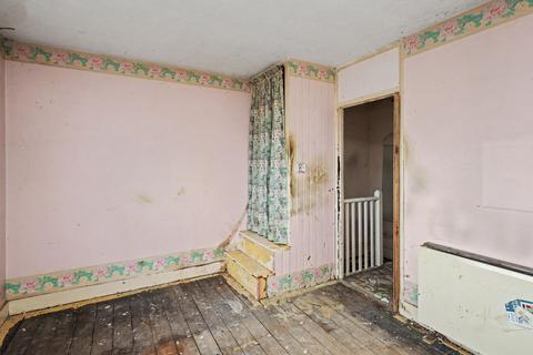 2 bedroom terraced house for sale, 25 Peartree Road, Luton, Bedfordshire, LU2 8AZ