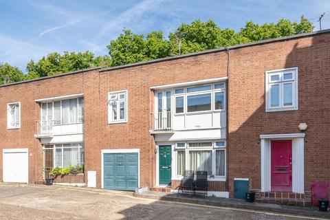Clarendon Mews, Hyde Park Estate, London, W2