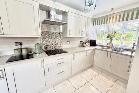 2 bedroom detached bungalow for sale, Cenarth Drive, Aberdare CF44