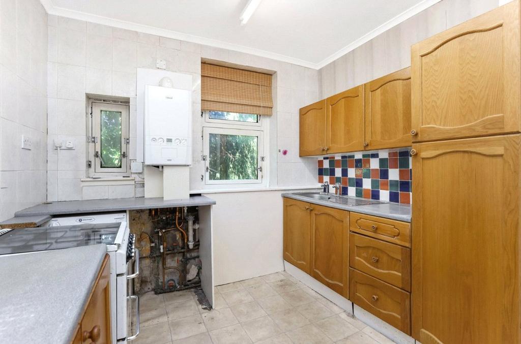 Apartment in Glasgow, Waverley Park, Crossmyloof - View 5