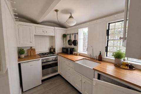 2 bedroom flat to rent, Cubitt Terrace, London