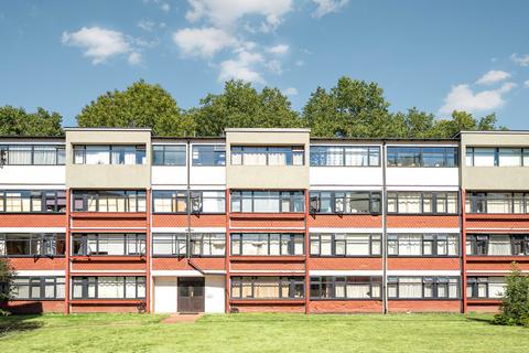 3 bedroom flat for sale, Kingston Road, Epsom, KT17