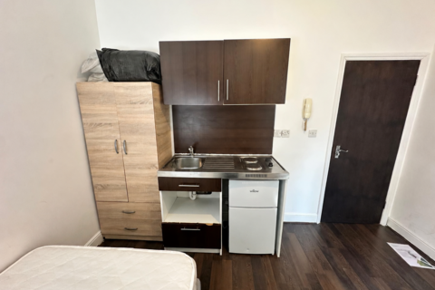 Studio to rent, Soutbury road