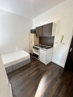 Studio to rent, Soutbury road