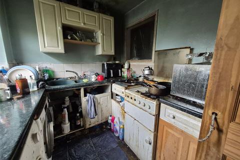 3 bedroom semi-detached house for sale, Melrose Avenue, Heywood, Greater Manchester, OL10