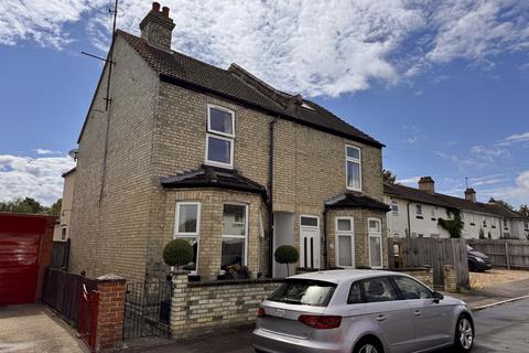 3 bedroom semi-detached house to rent, King Edward Vii Road, Newmarket, Newmarket