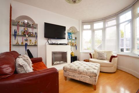 3 bedroom terraced house to rent, Wilmington Gardens, Barking, IG11 9TR