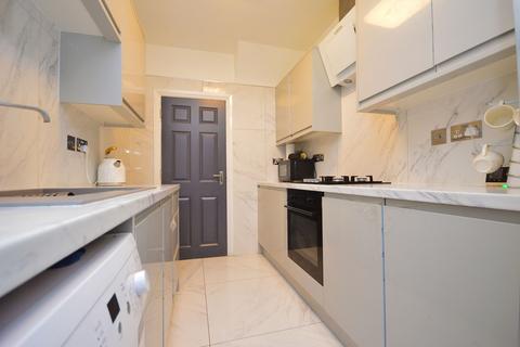 3 bedroom terraced house to rent, Wilmington Gardens, Barking, IG11 9TR
