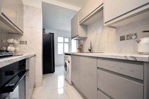 3 bedroom terraced house to rent, Wilmington Gardens, Barking, IG11 9TR