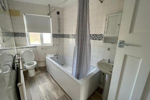 2 bedroom apartment to rent, Church Road, Ashford TW15