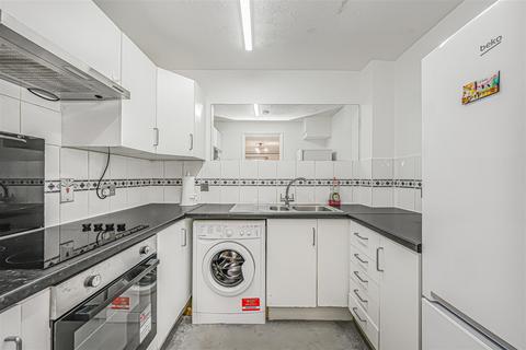 1 bedroom flat to rent, Latchingdon Court, Walthamstow, E17