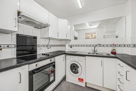 1 bedroom flat to rent, Latchingdon Court, Walthamstow, E17